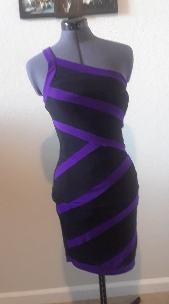 🔥SALE🔥Bodycon Black & Purple One‎ Shoulder Dress - Picture 5 of 5